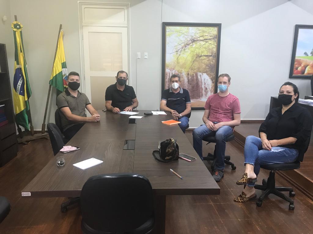 Prefeitura e entidades fazem nova investida para abrir comércio local